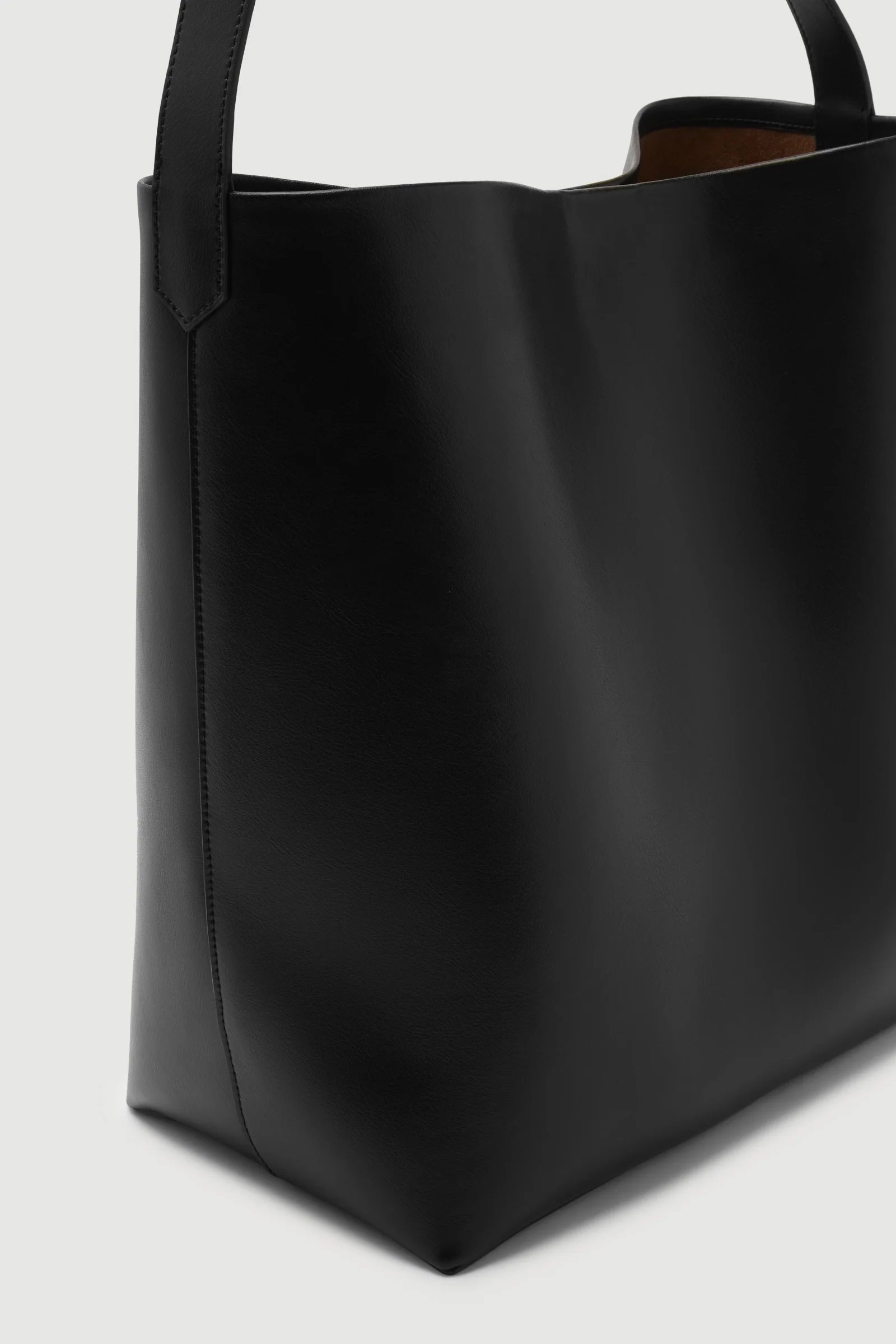 Nova Leather Shoulder Bag