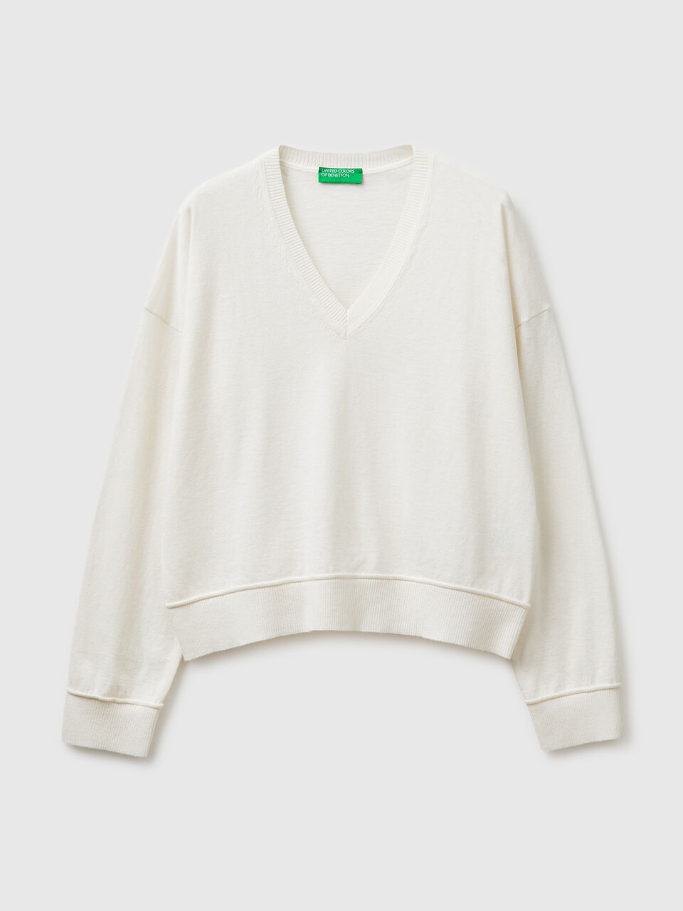 V-neck sweater in cotton and wool