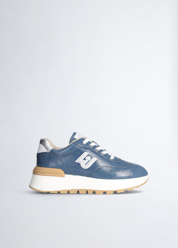 Sneakers in glossy denim