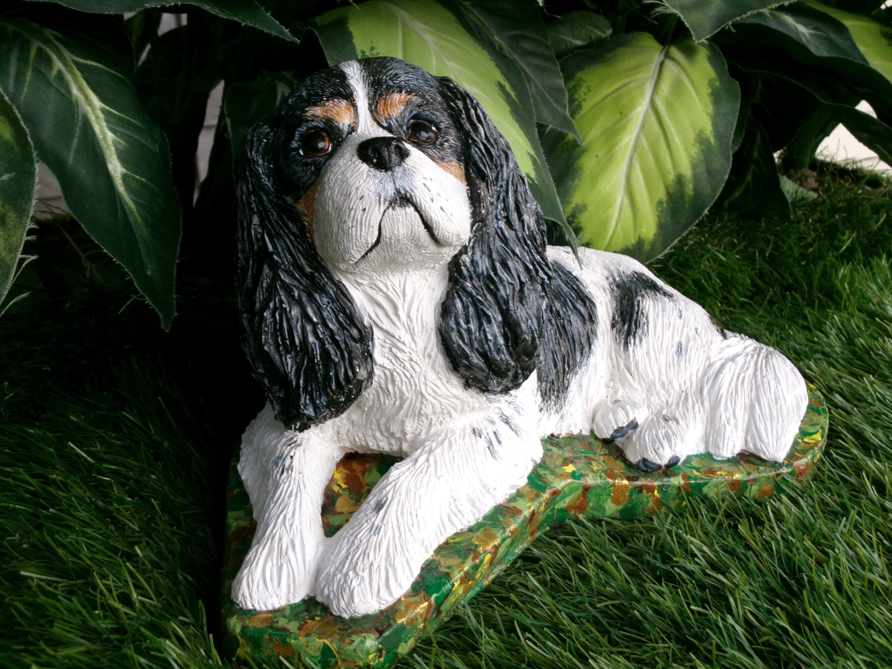 Cavalier King Charles Spaniel Concrete Statue Spaniel Memorial Stone Pet Loss Garden Decor Grave Marker Dog Mom Gift Made In America