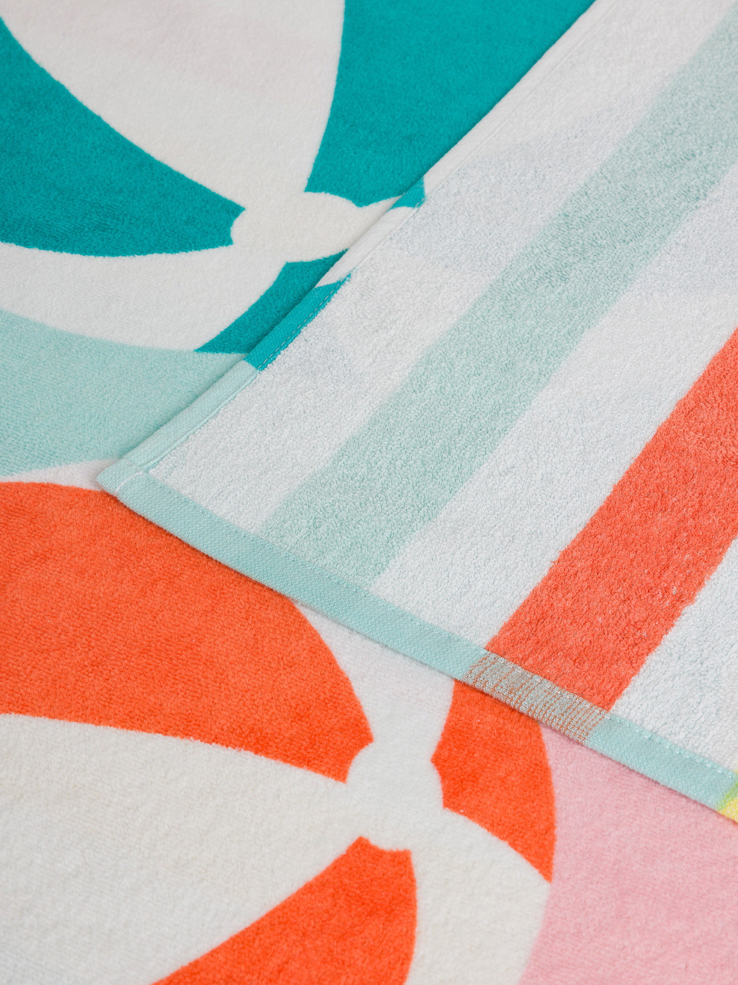 Telo mare in cotone stampa palloni e righe