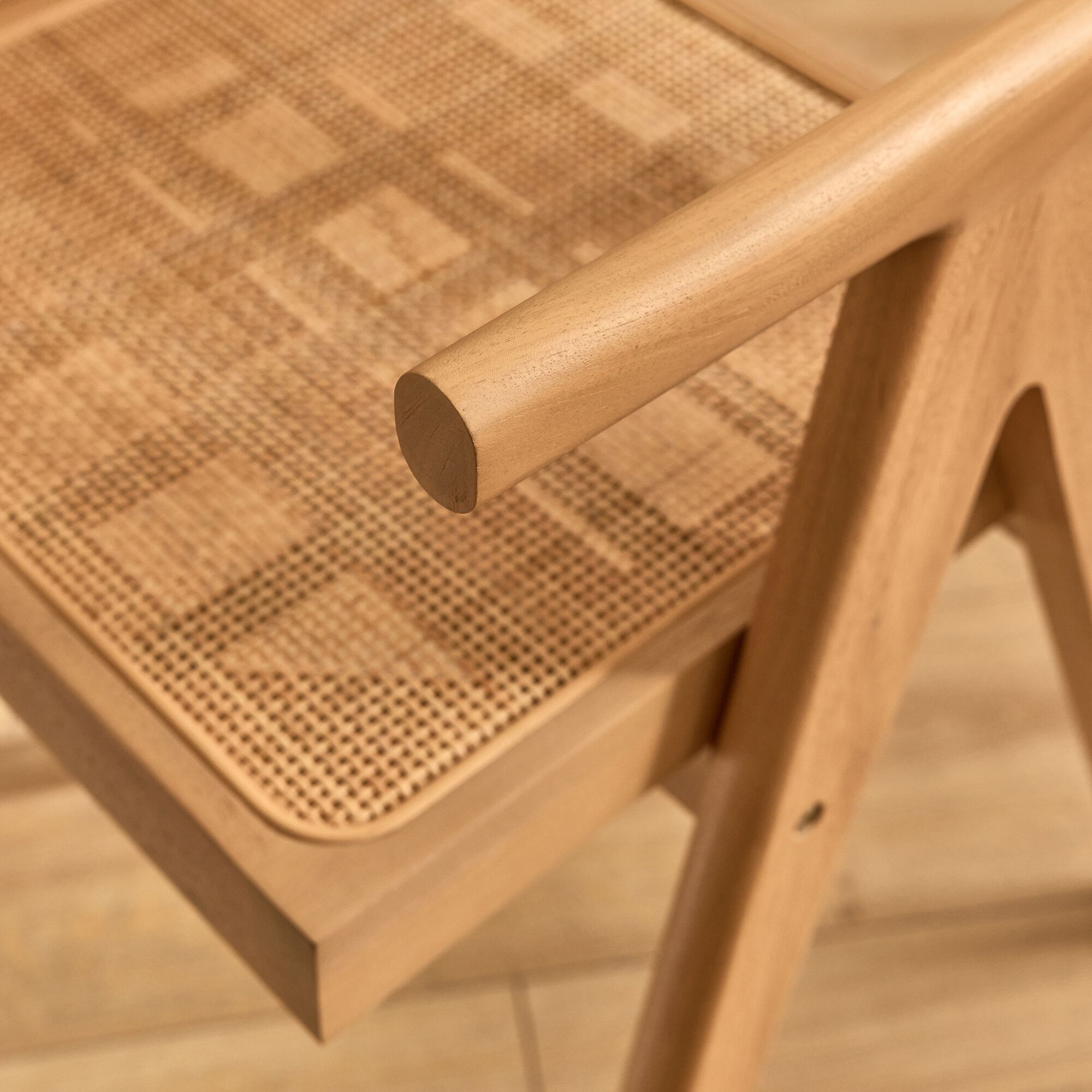 TARGO - Chaise de repas avec accoudoirs en acajou et cannage - bois clair
