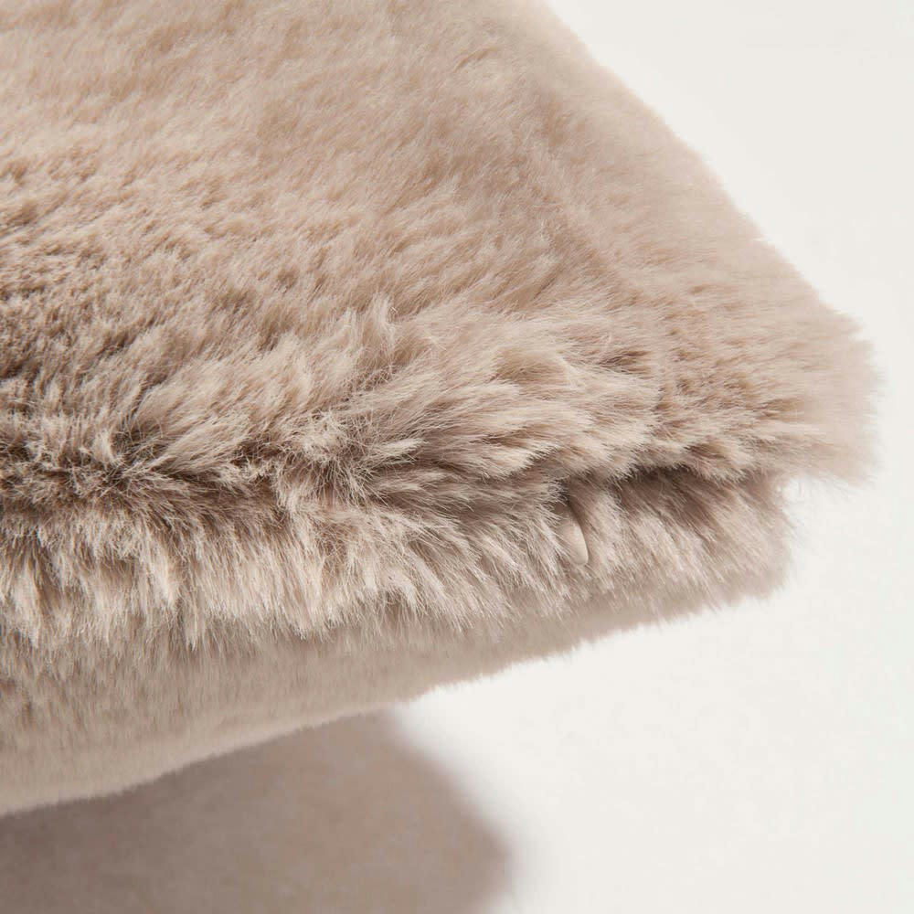 Miranda - Housse de coussin imitation fourrure 40x40