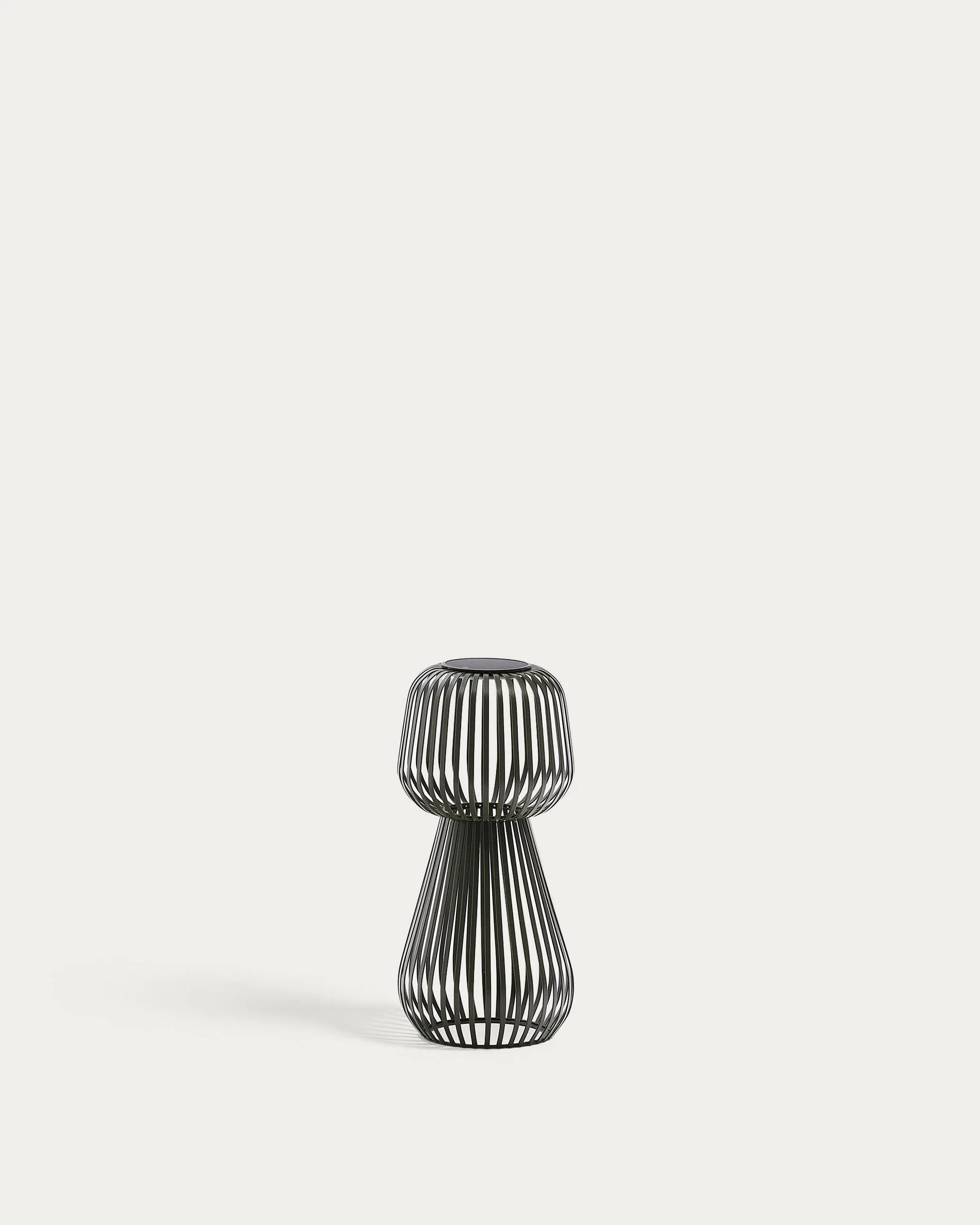 Reiba green metal solar table lamp
