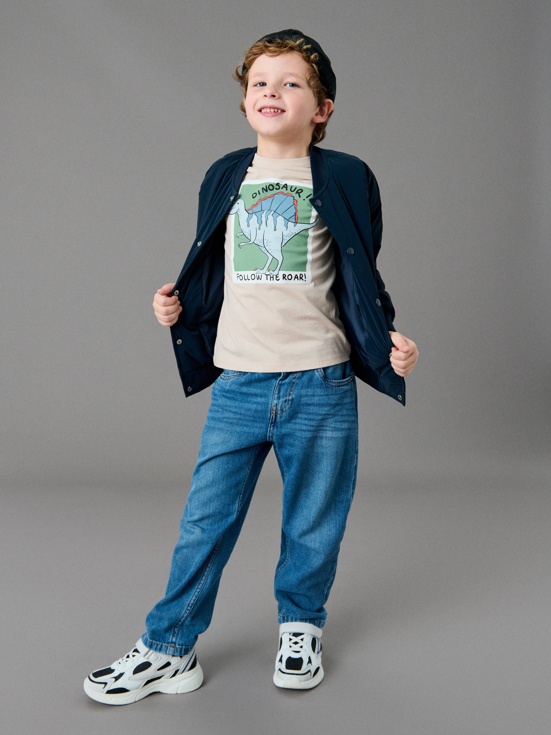 Jeansy loose fit z regulacją w pasie