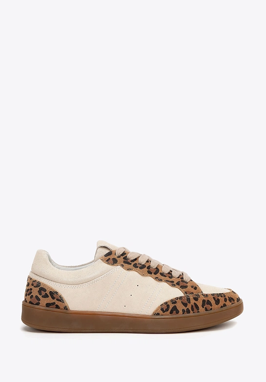 Zamszowe sneakersy z kontrastowymi elementami brązowo - beżowe