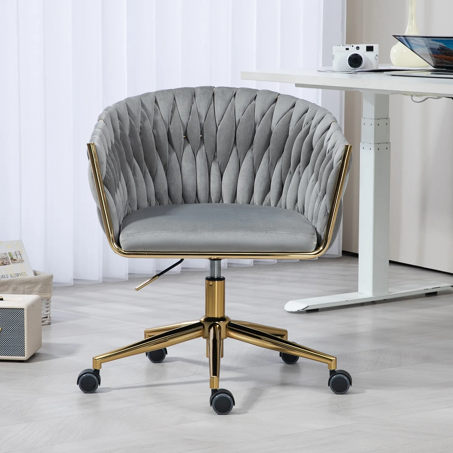 Contemporary design with backrest made of hand woven Office chair