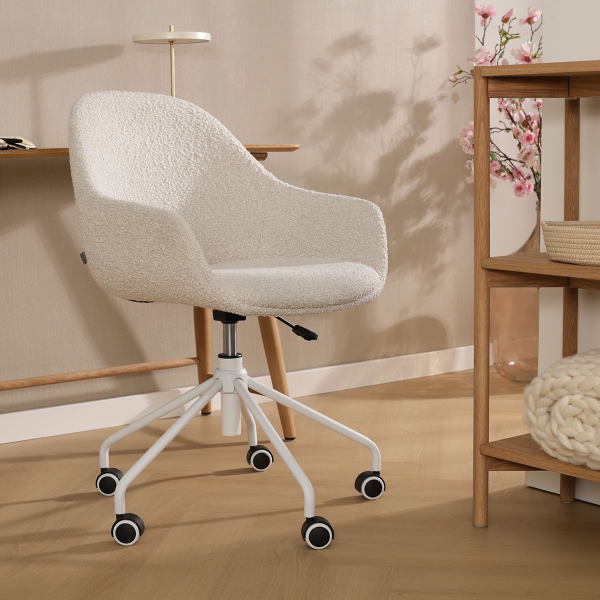 Nolon Nout-Mae Bureaustoel Bouclé Beige - Armleuning - Wit
