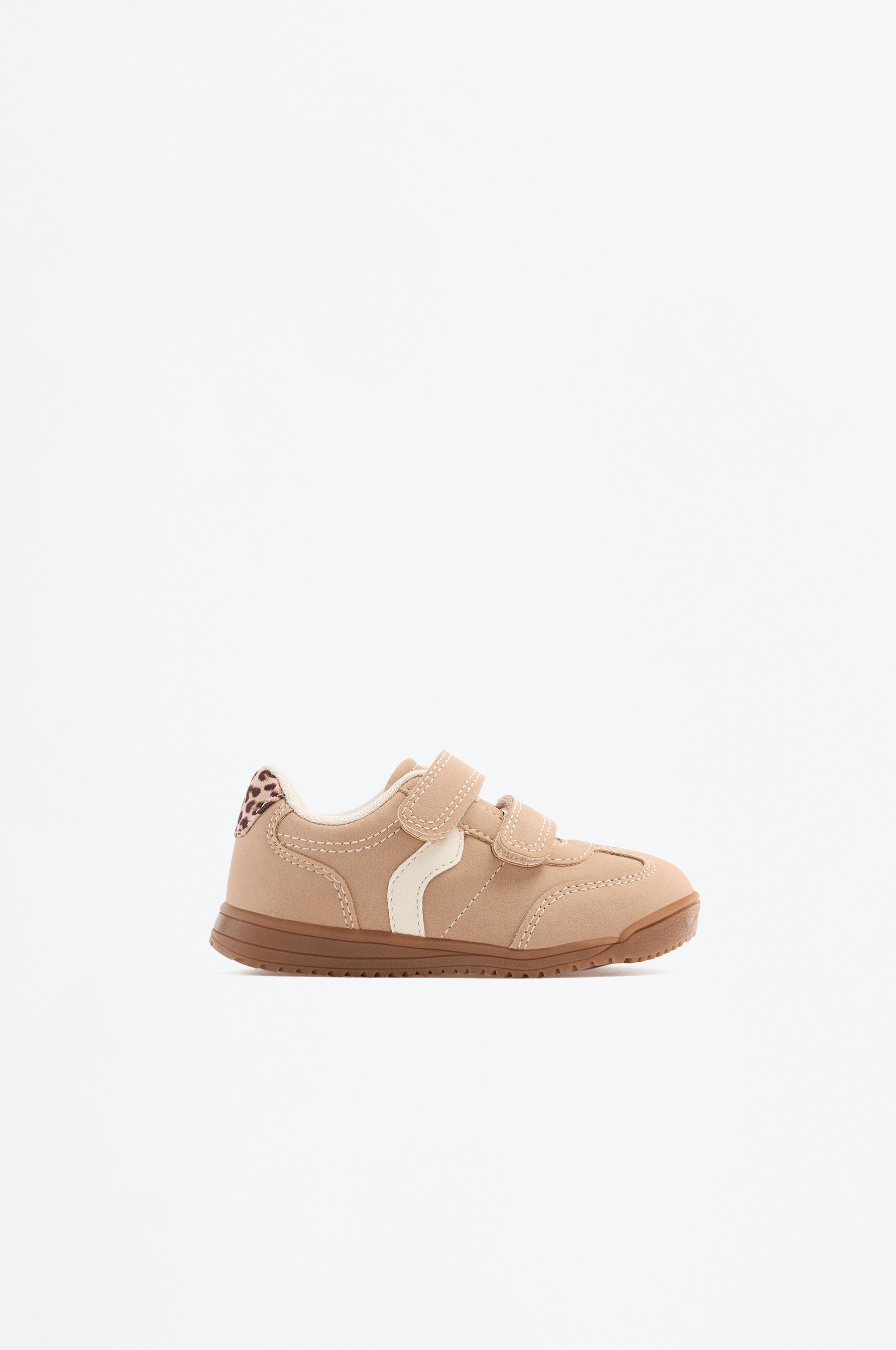 Zapatilla deportiva retro animal print