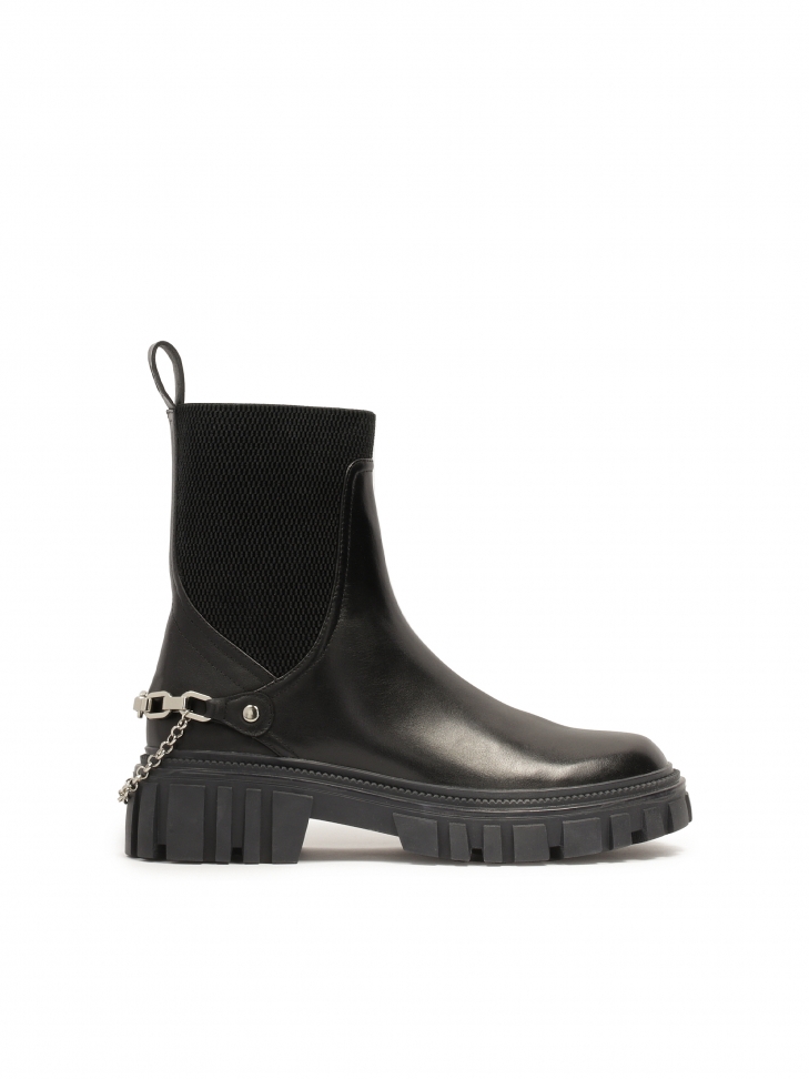 Slip-on boots with chain at heel
