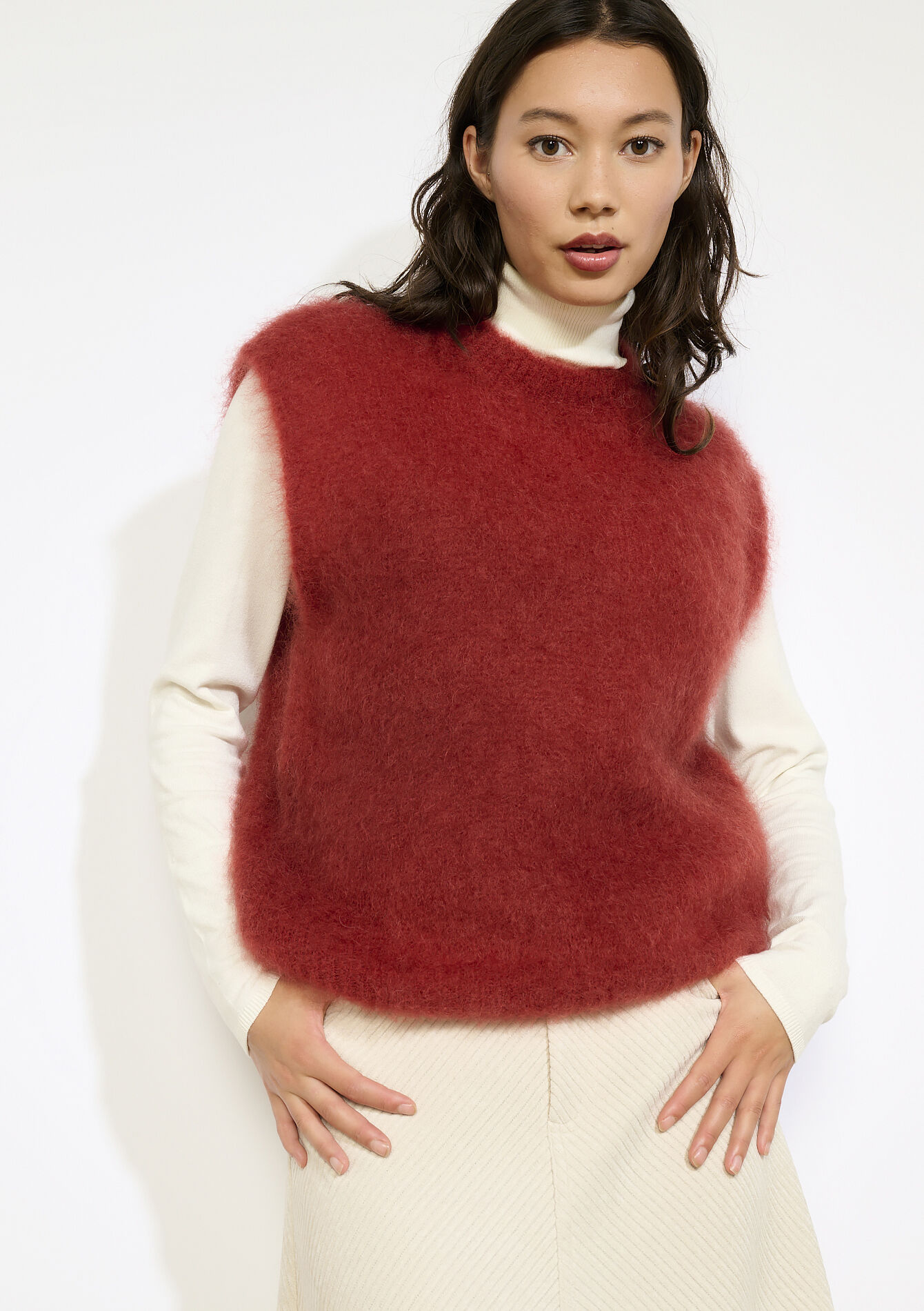 Mouwloze pluizige trui