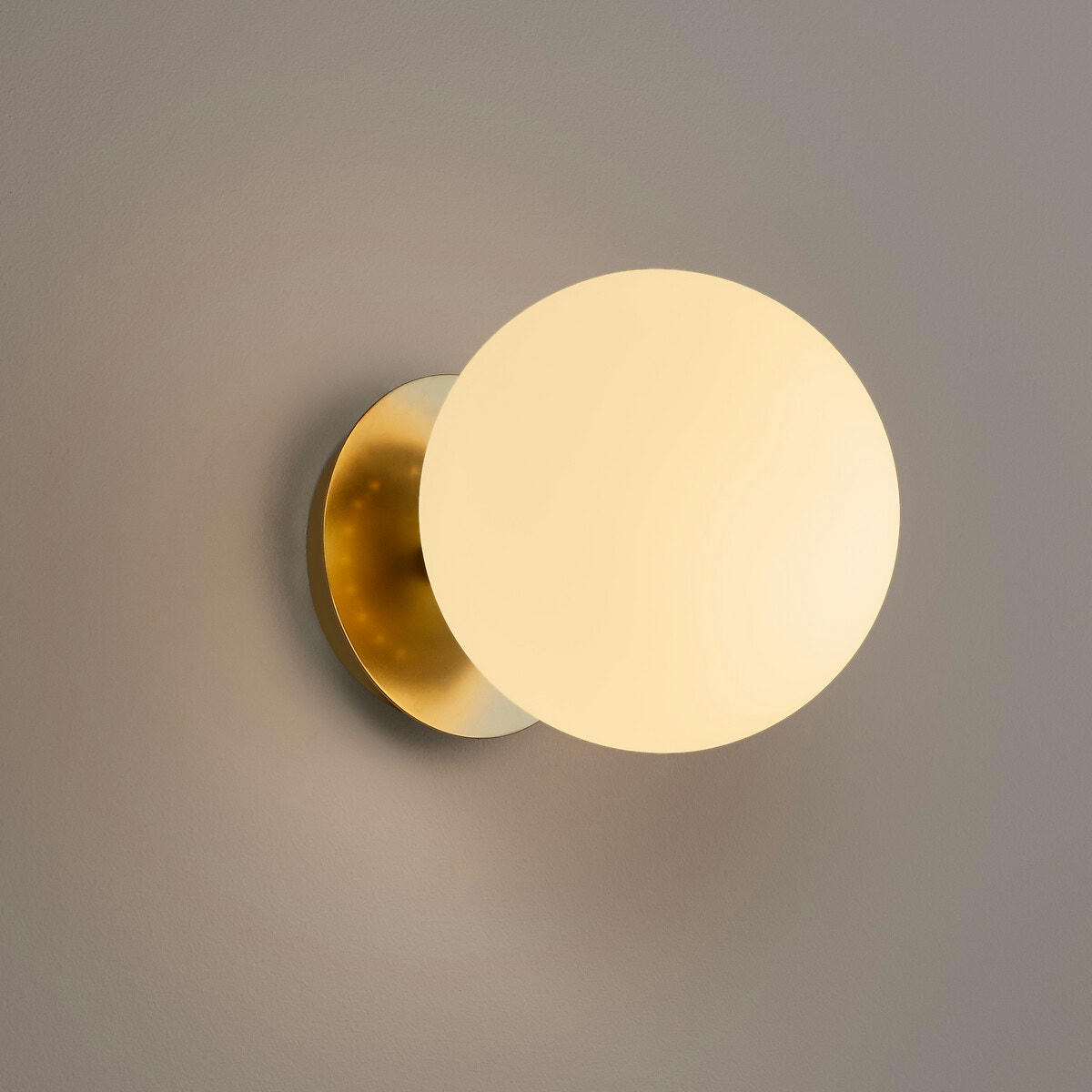 Applique laiton et verre opaline, Moricio