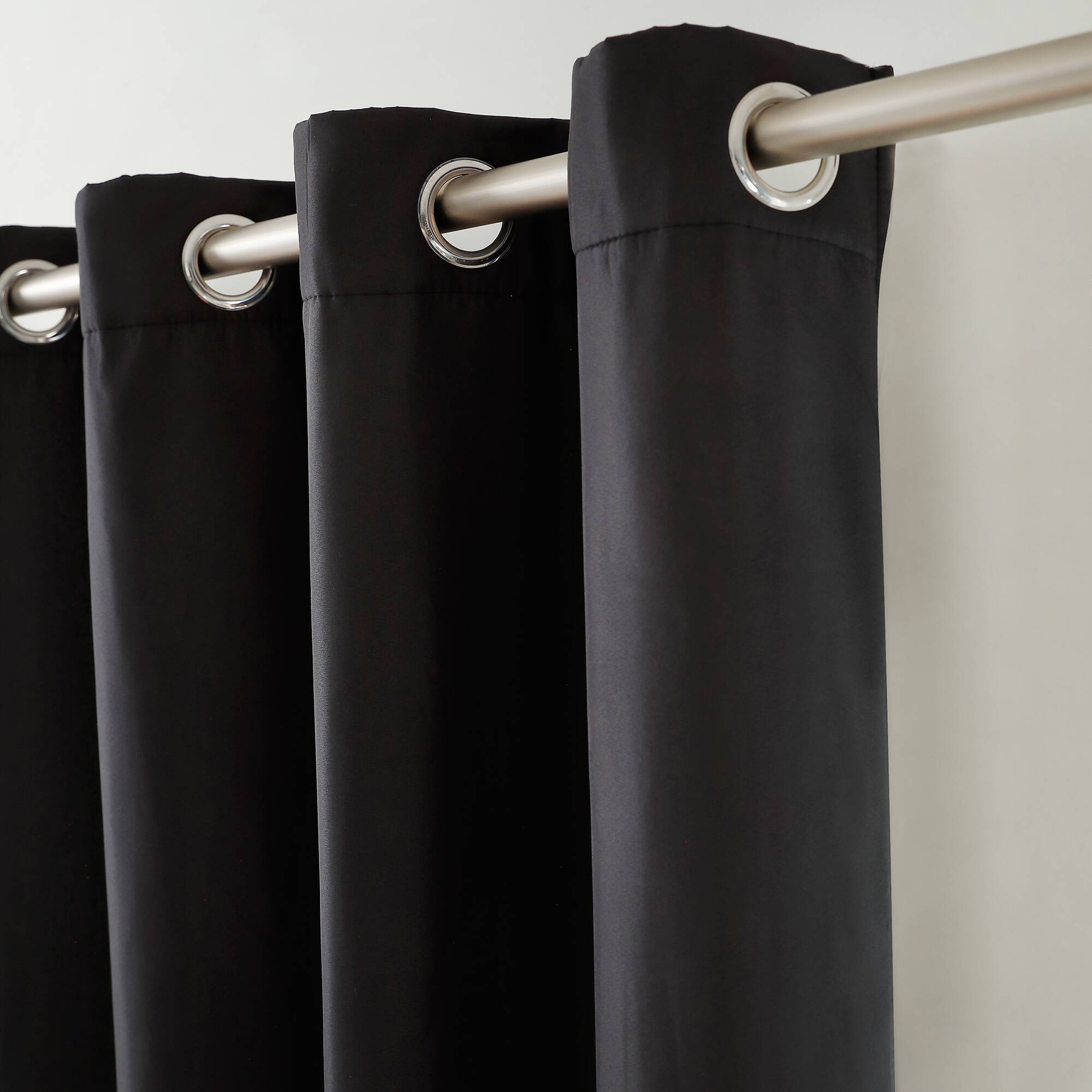 Rideau isolant uni envers polaire finition oeillets