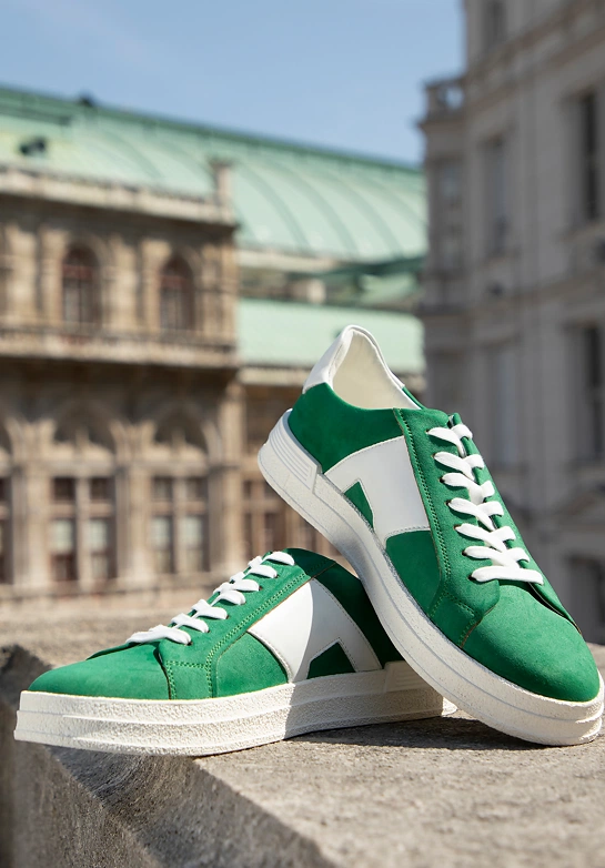 Męskie sneakersy z kontrastową podeszwą zielone