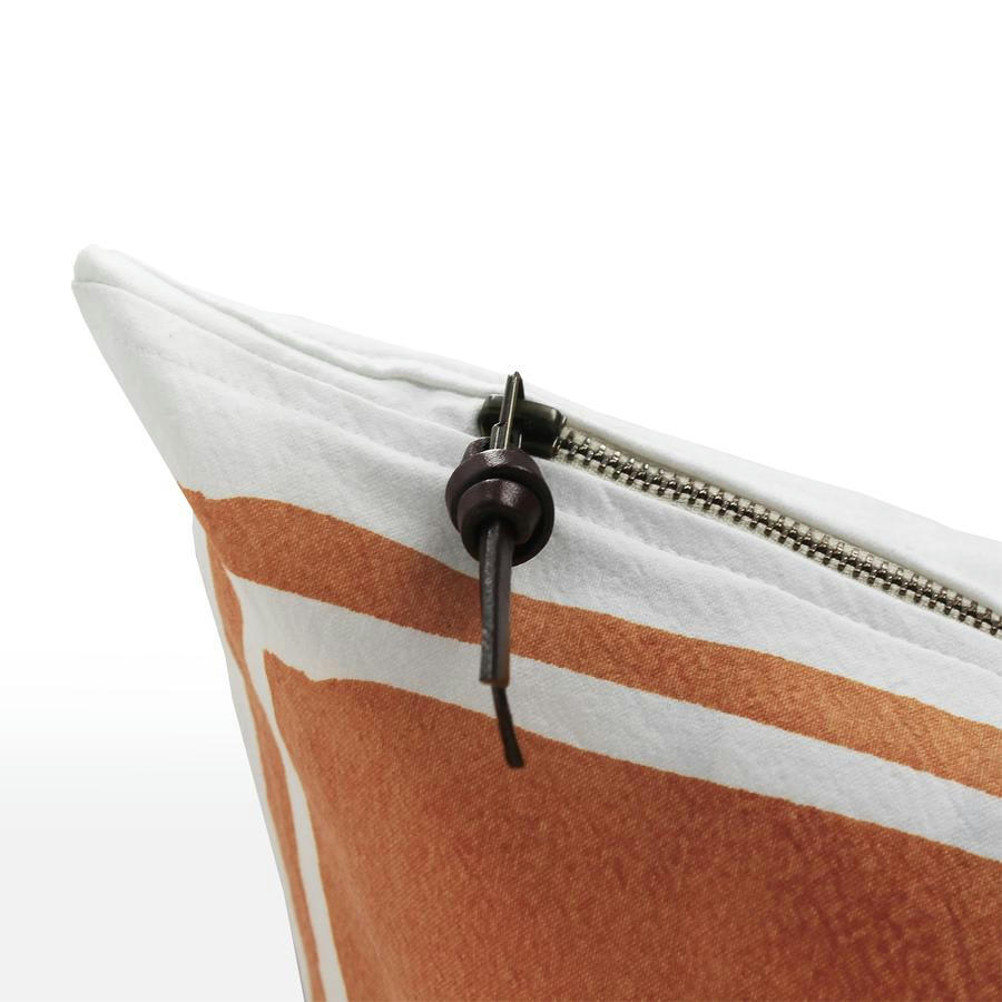 CAP SA SAL - Coussin coton lavé blanc/chameau foncé 50x70