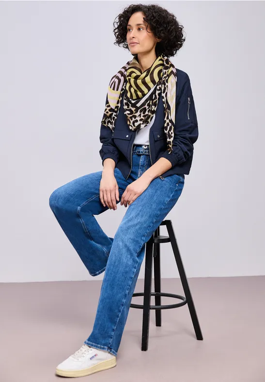 Tuch mit Streifenprint und Leodetails