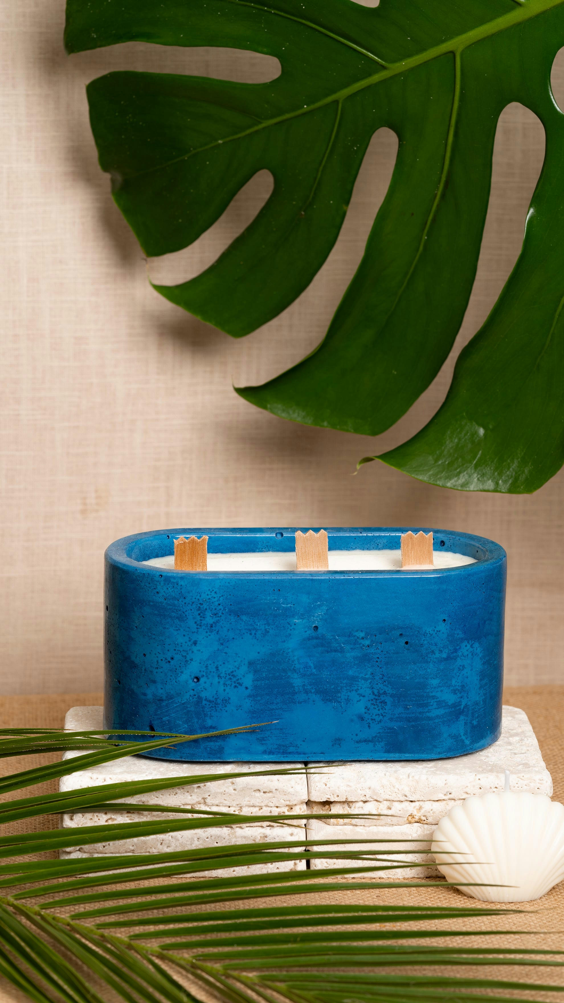 BOUGIES XXL -BÉTON UNI - Bougie xxl en béton bleu pétrole parfum fleur de coton