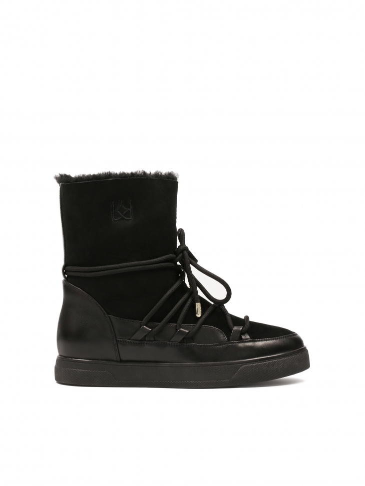 Black snow boots with suede upper