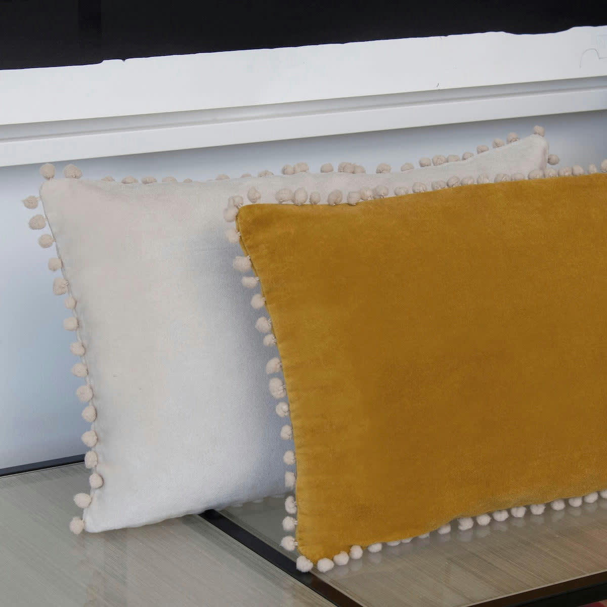 AVORIAZ - Housse de coussin velours de coton  50x30 jaune moutarde