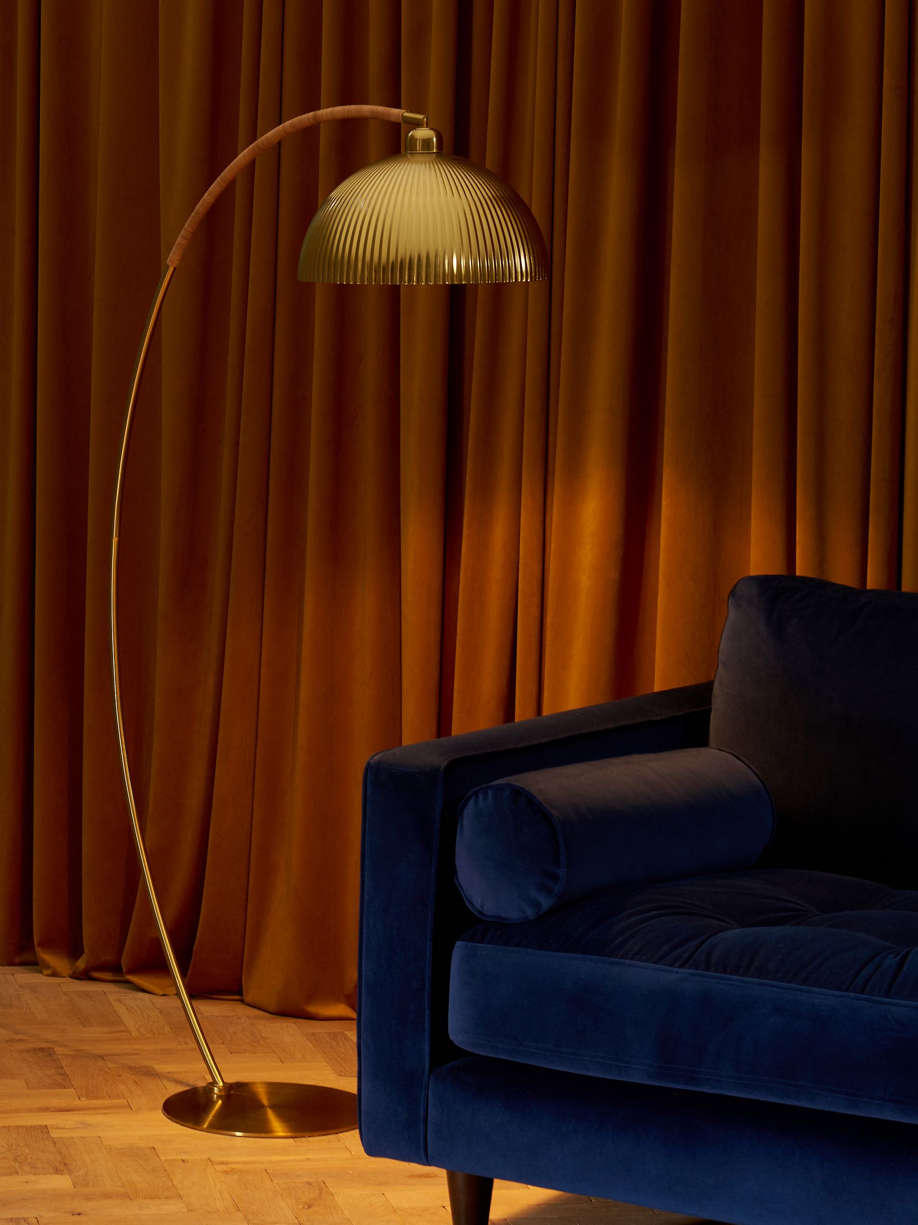 Shell Floor Lamp in Gold/Bamboo