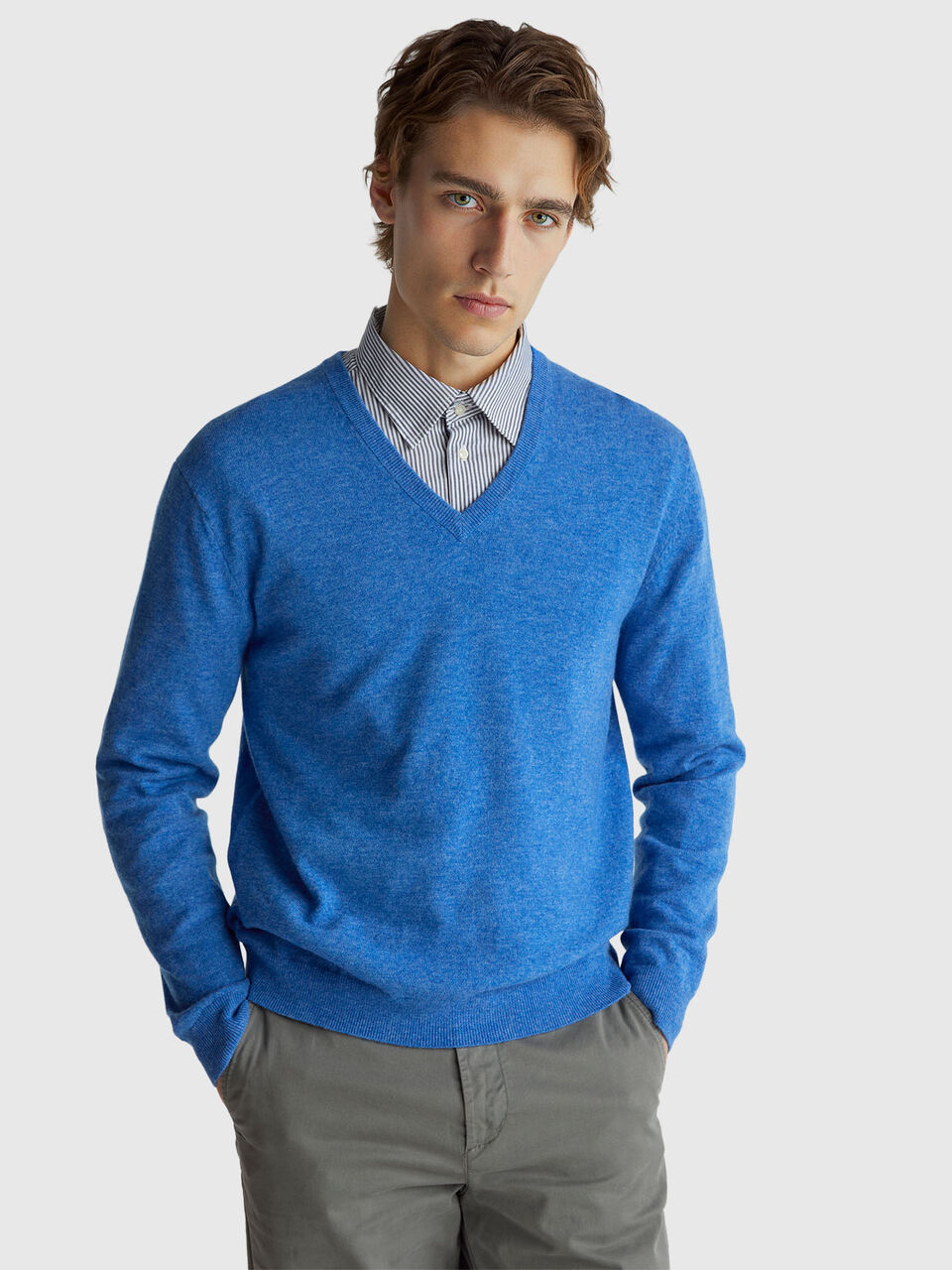 Blue m&eacute;lange V-neck sweater in pure Merino wool