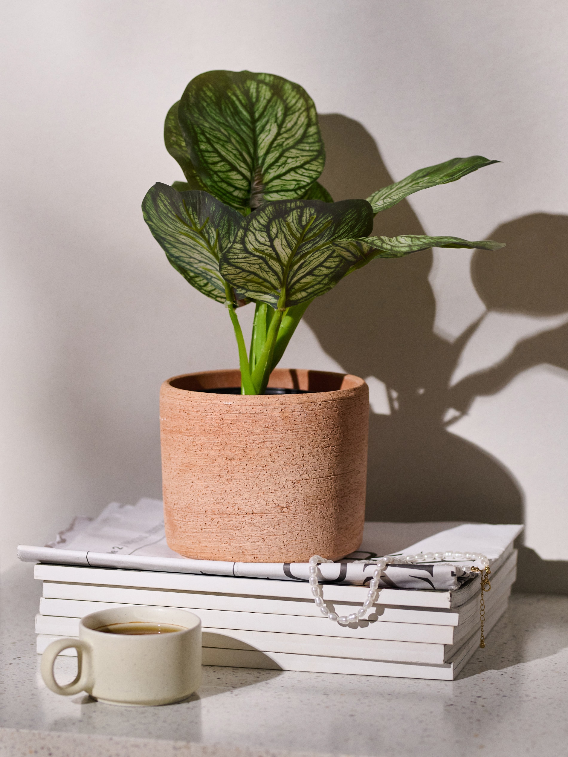 Sztuczna roślina ozdobna Alocasia w doniczce