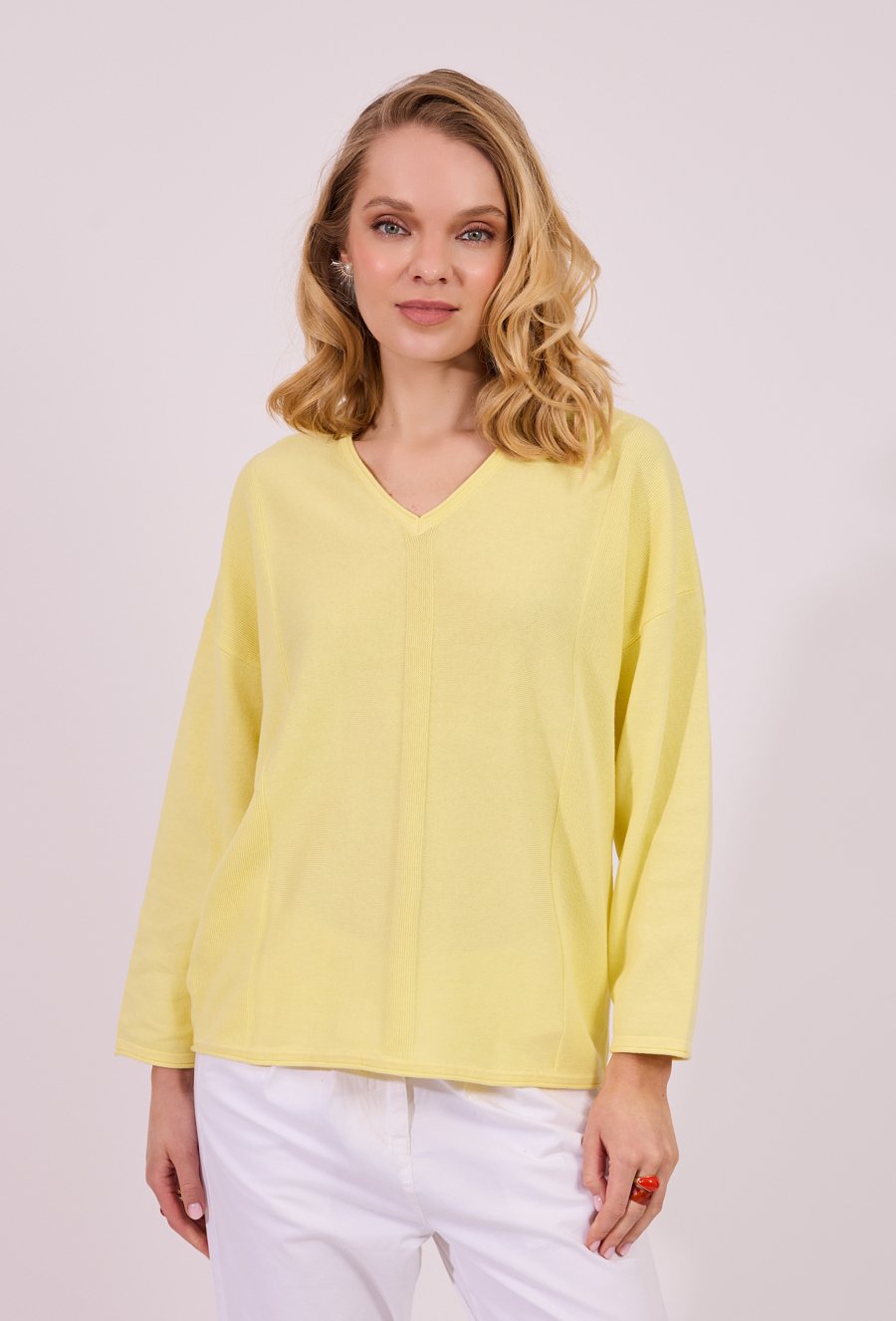 Cytrynowy Sweter Oversize z Dekoltem V