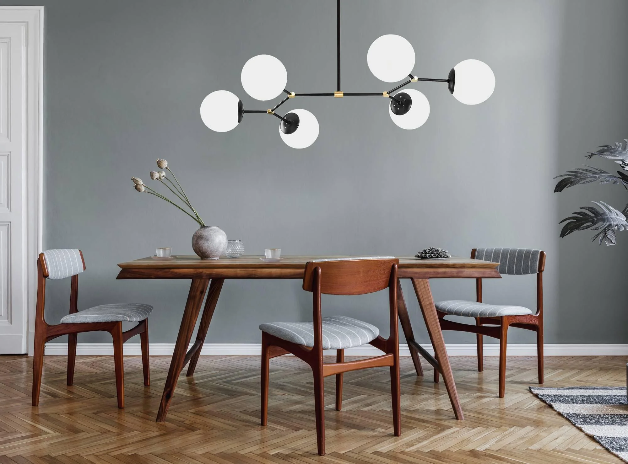 Design hanglamp eettafel witte bollen Noud