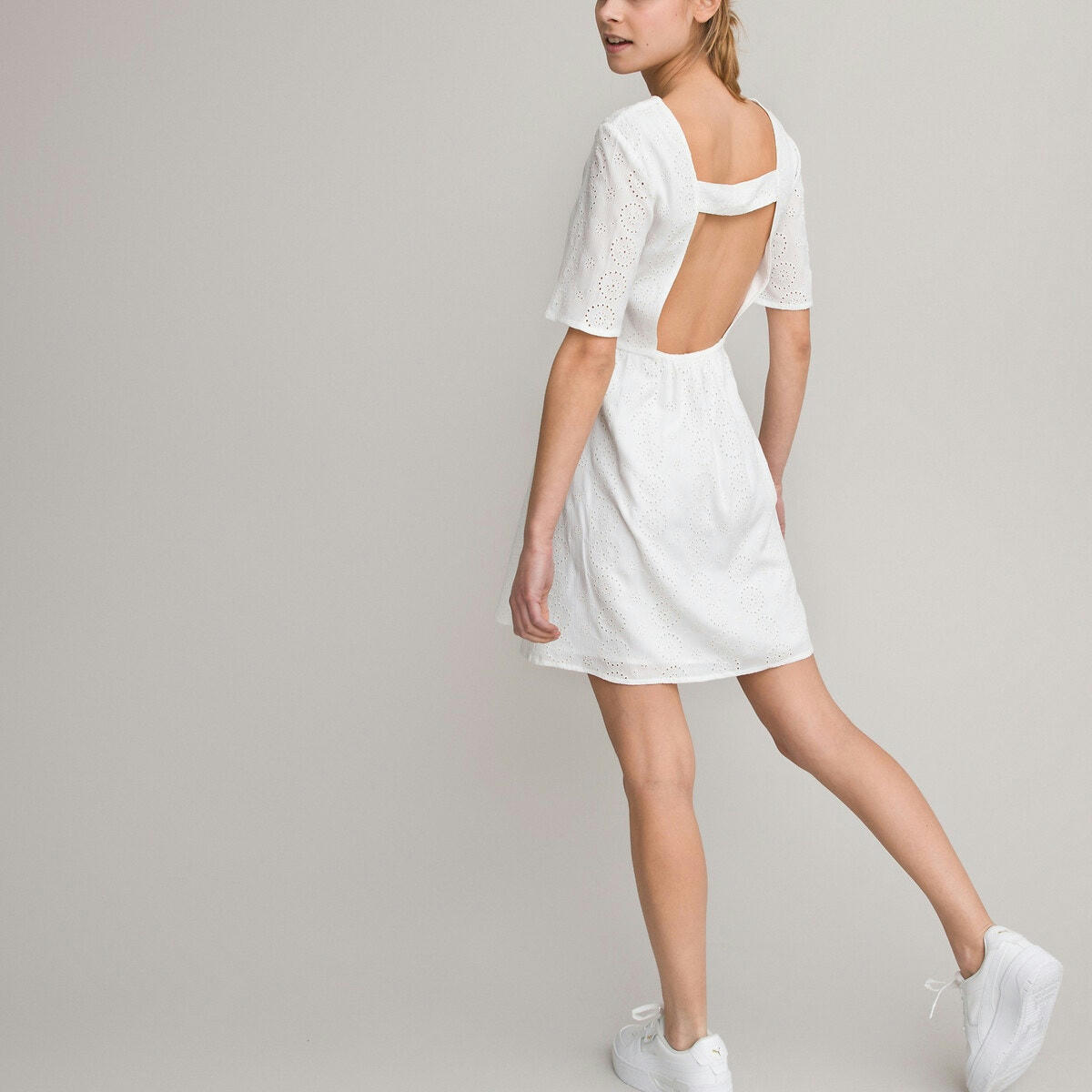 Robe de cérémonie en broderie anglaise