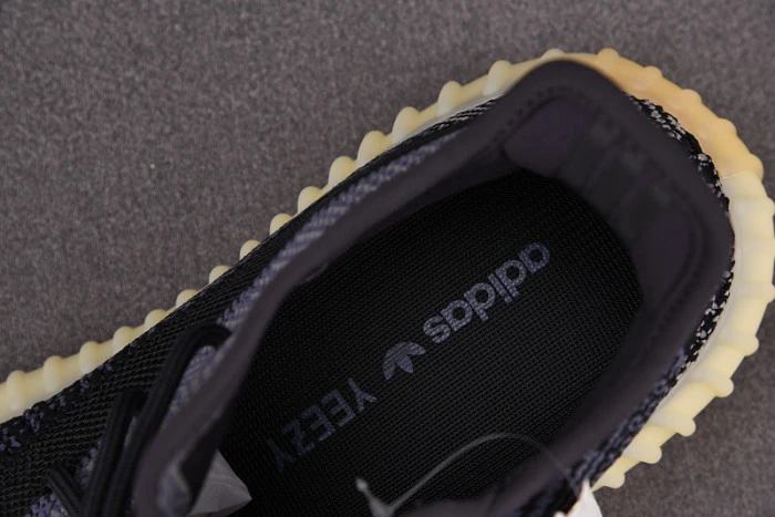 Yeezys Boost 350 V2 Carbon FZ5000