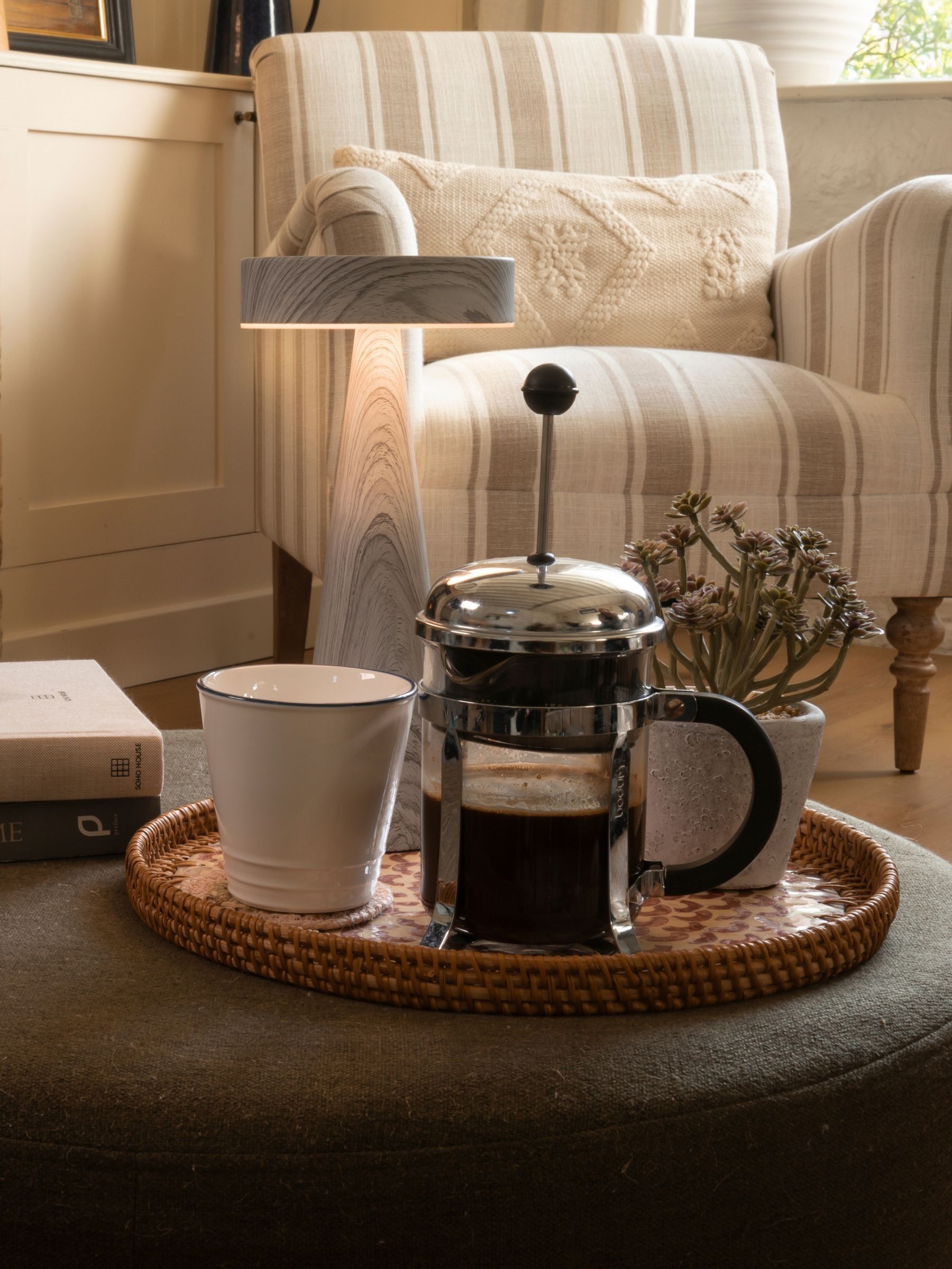 The Solar Centre Warm White Seattle USB Solar Table Light