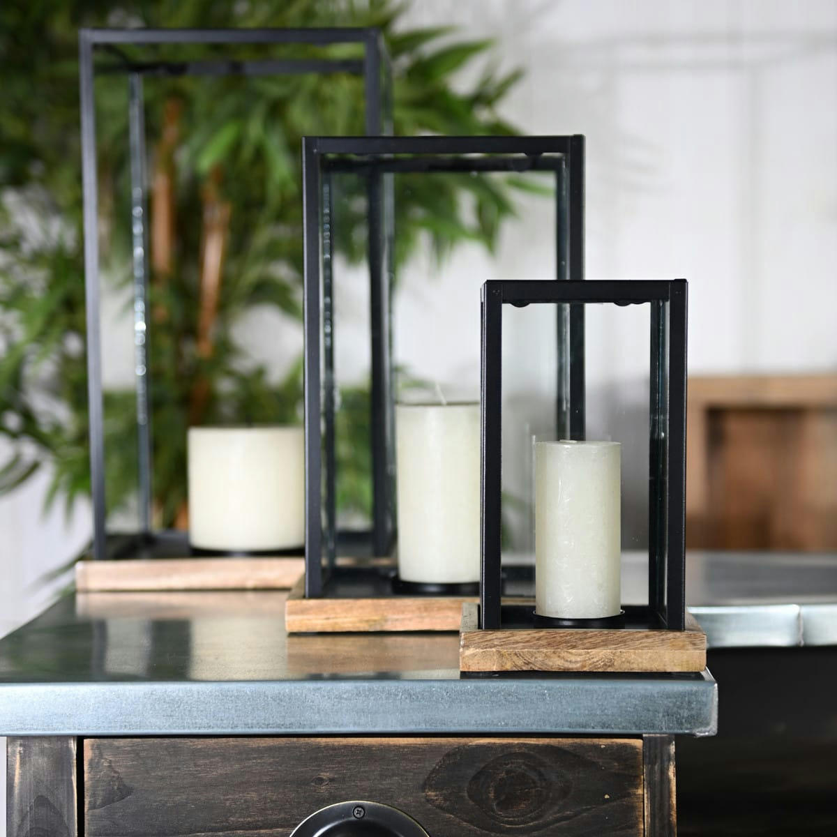 KANDAVA BLACK - Photophore métal socle en bois 11x20 cm