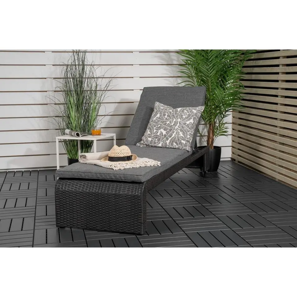 Svea - Yuri ligbed - wicker - zwart