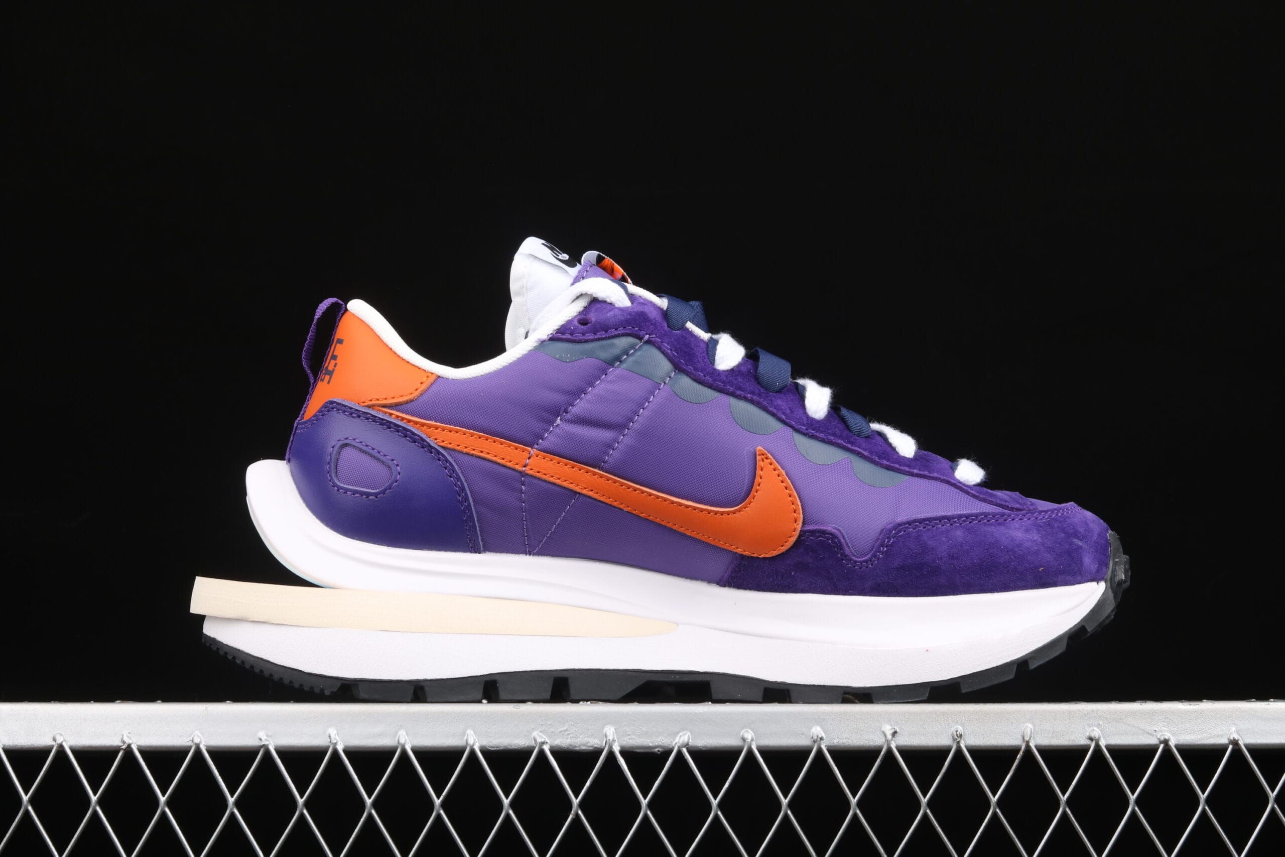 Nike Vaporwaffle, Sacai Dark Iris