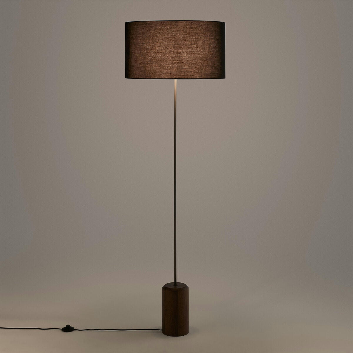 Lampadaire en noyer, métal fer et coton, Noyana