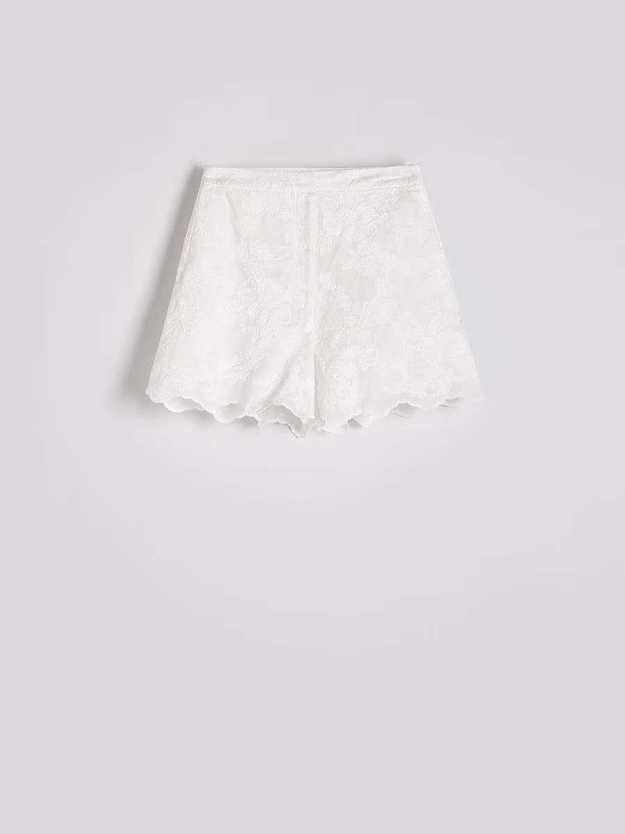 Broderie Shorts