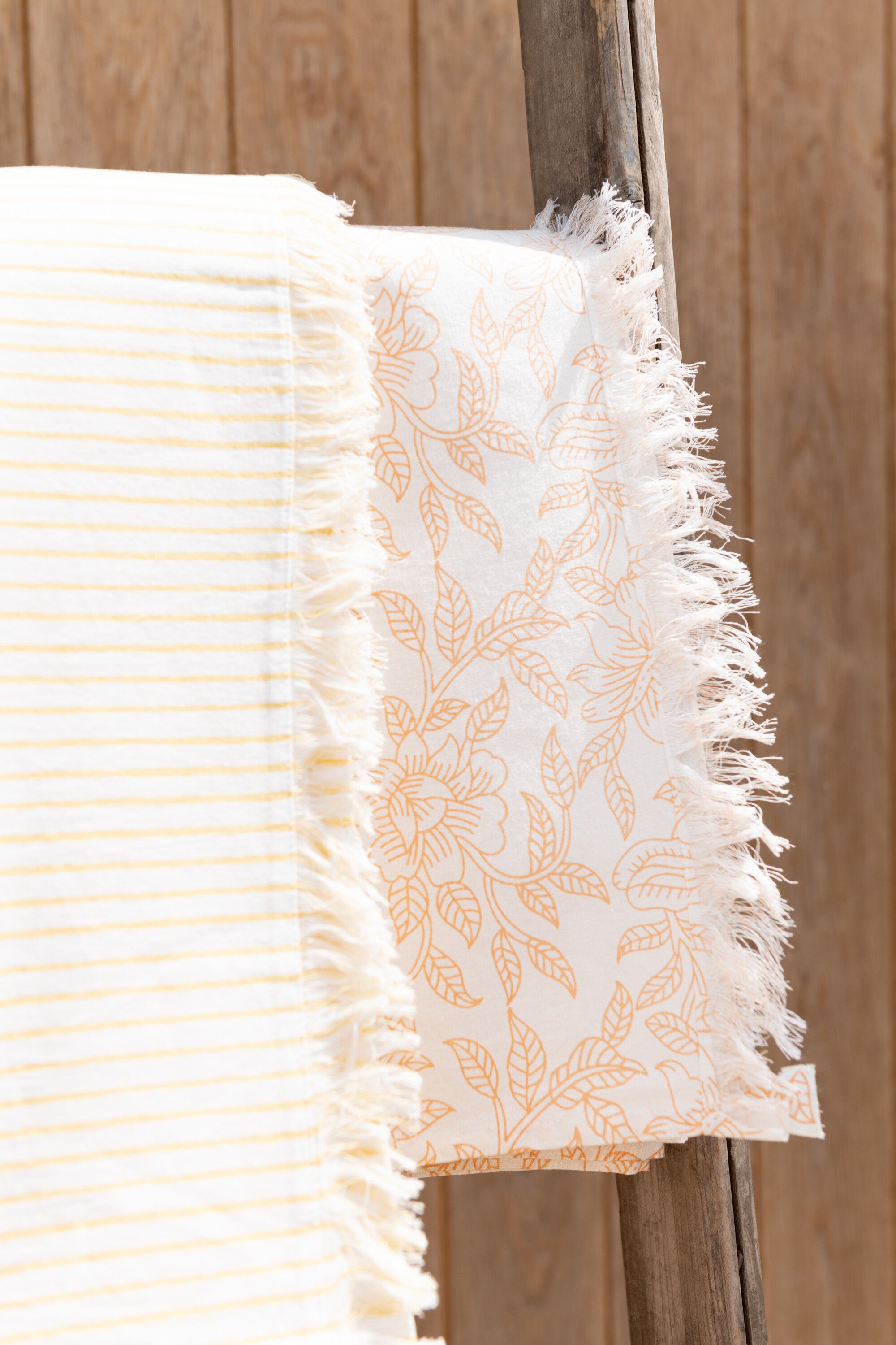 J-Line tafelkleed Indi - textiel - geel - 2 stuks