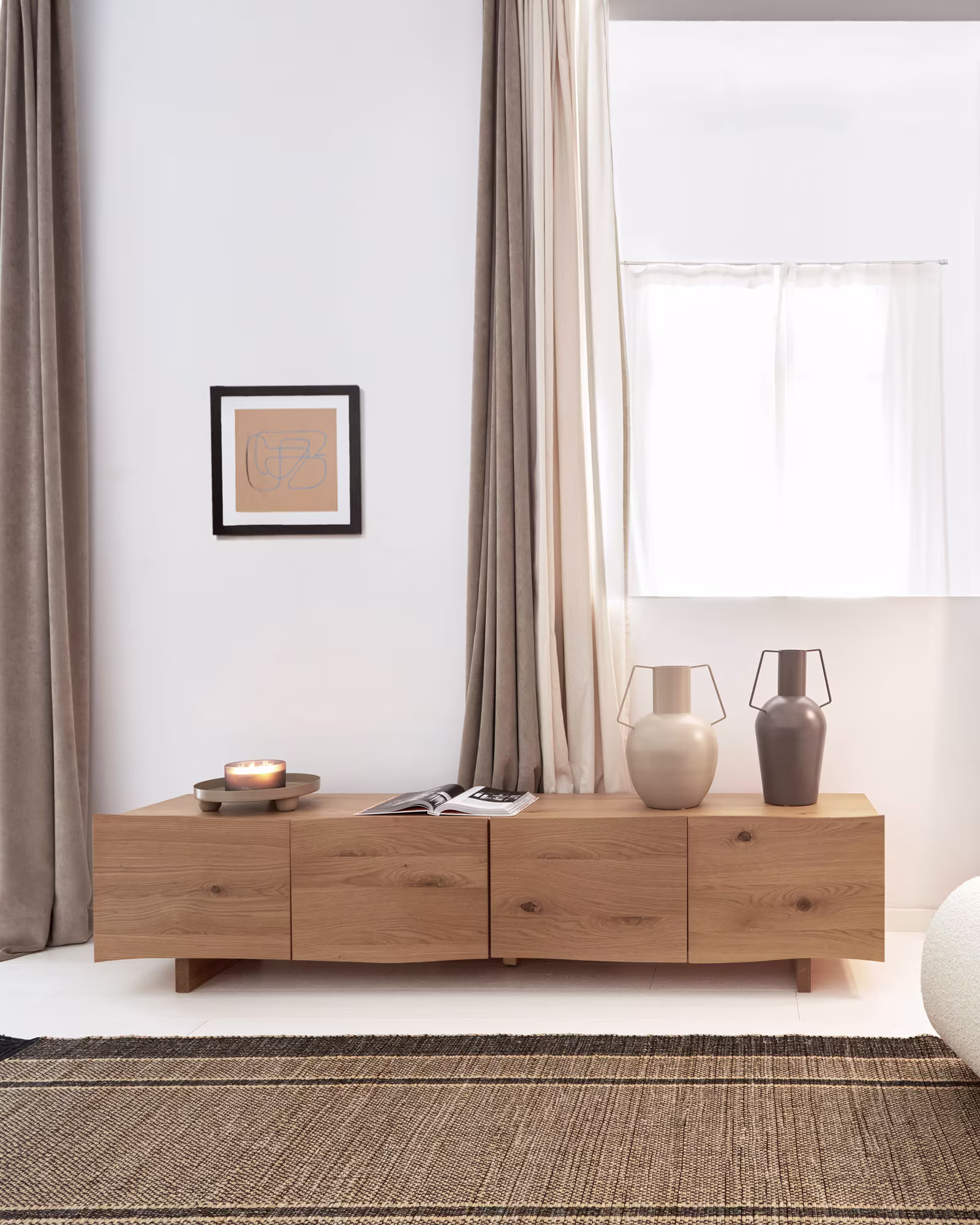 Mueble TV Rasha 4 puertas de chapa de roble con acabado natural 200 x 45 cm