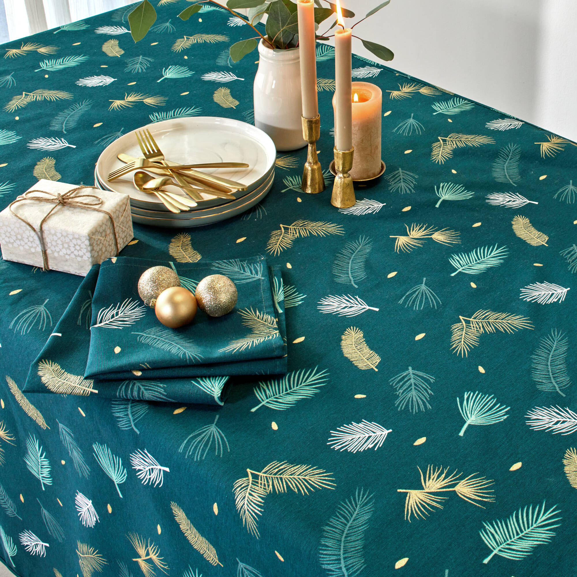 Nappe imprimée feuillage doré