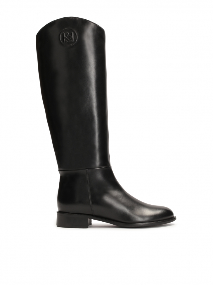 Leather high boots with a rounded upper
