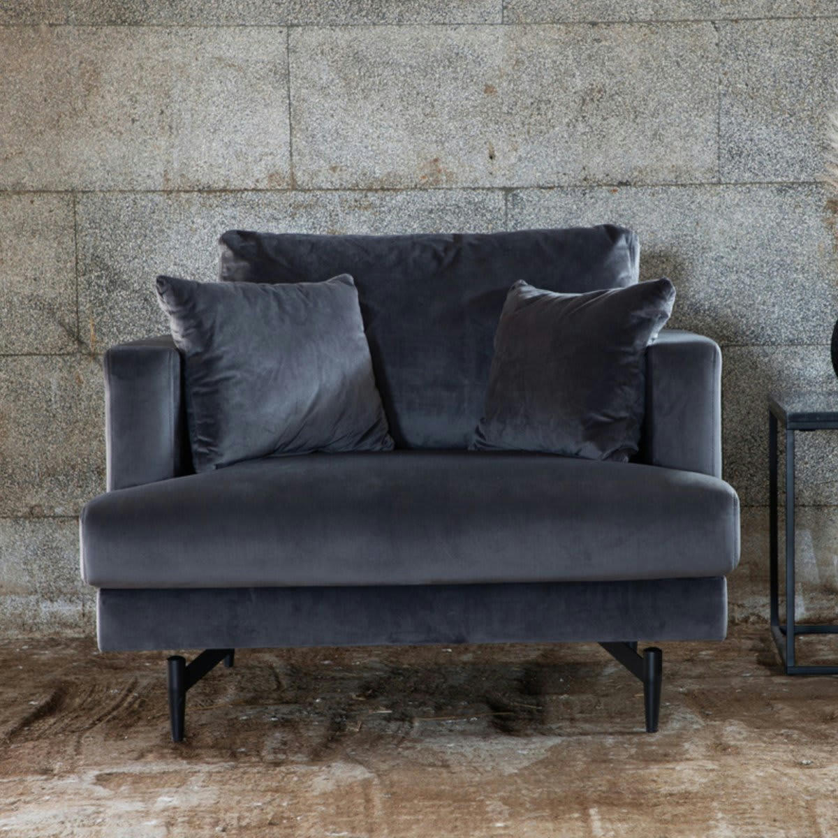 MANU - Fauteuil minimaliste gris foncé en velours