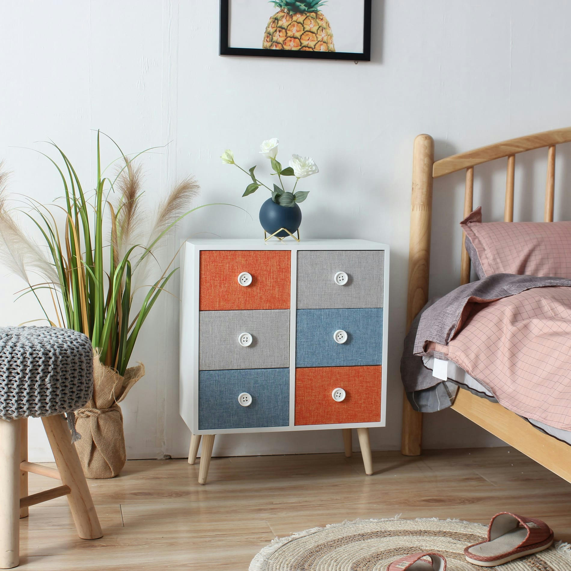 - Chiffonier sur pied avec 6 tiroirs en MDF et tissu blanche et coloré