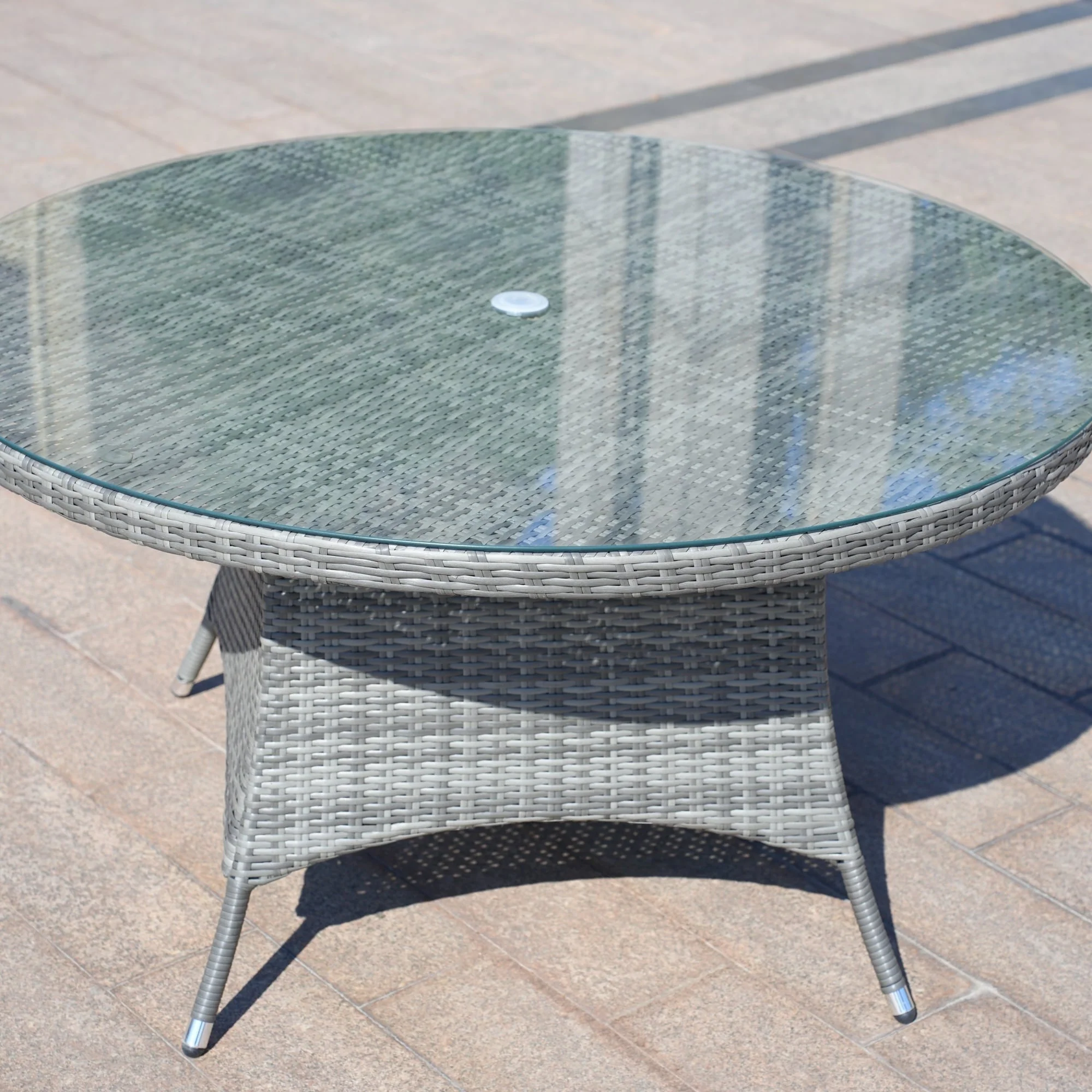 All-Weather Aluminum Woven Rattan Round Dining Table with Umbrella Hole and Tempered Glass Top