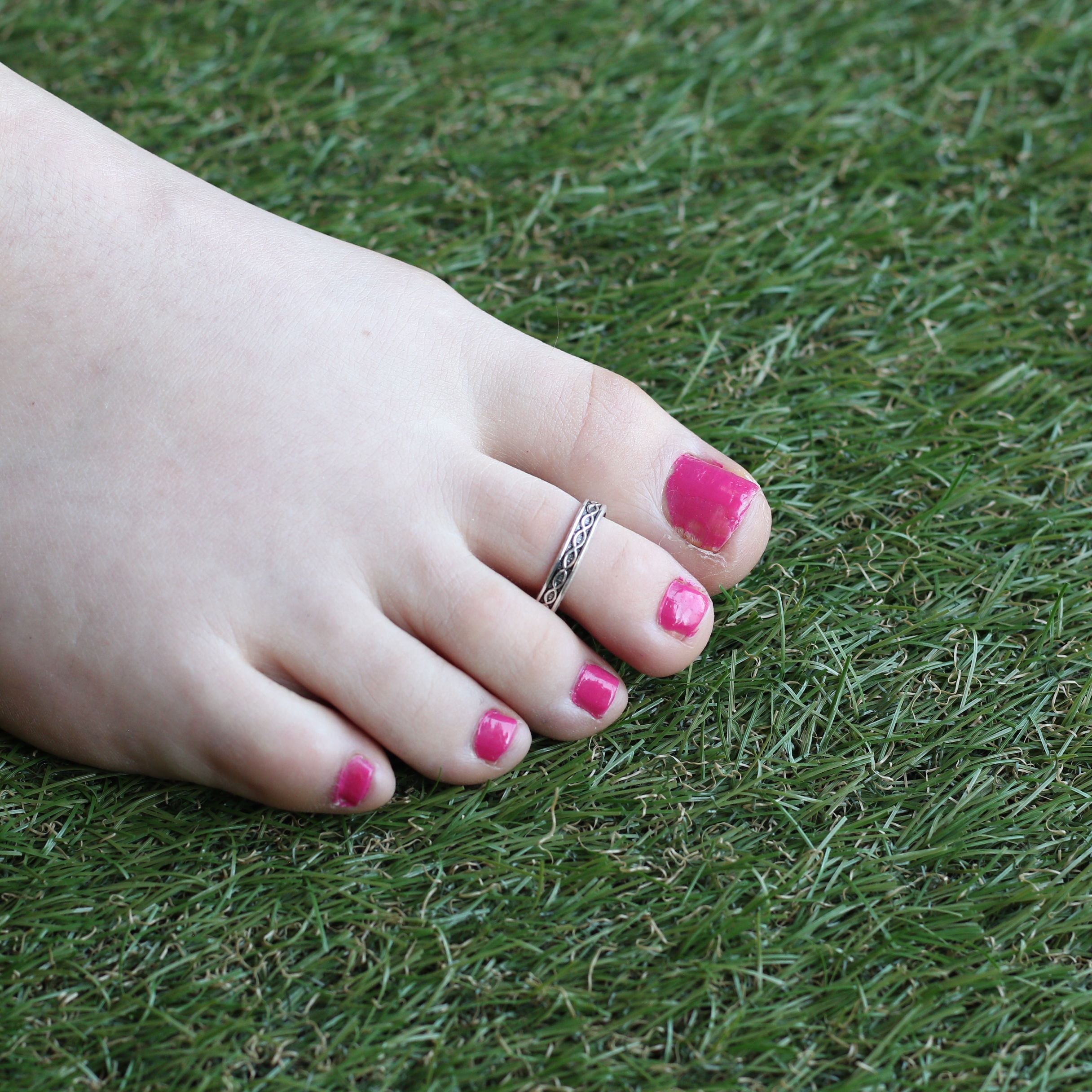 The Colourful Aura Black Adjustable Pure Silver Bohemian Foot Toe Ring