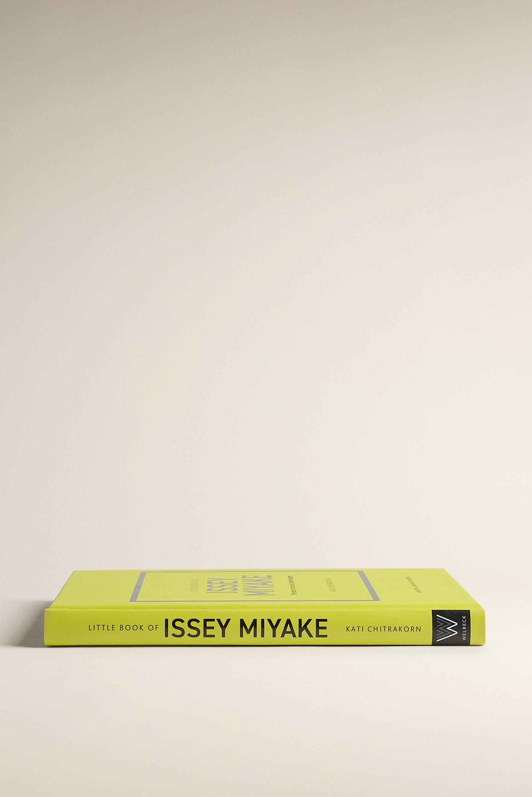 Libro Little book of Issey Miyake