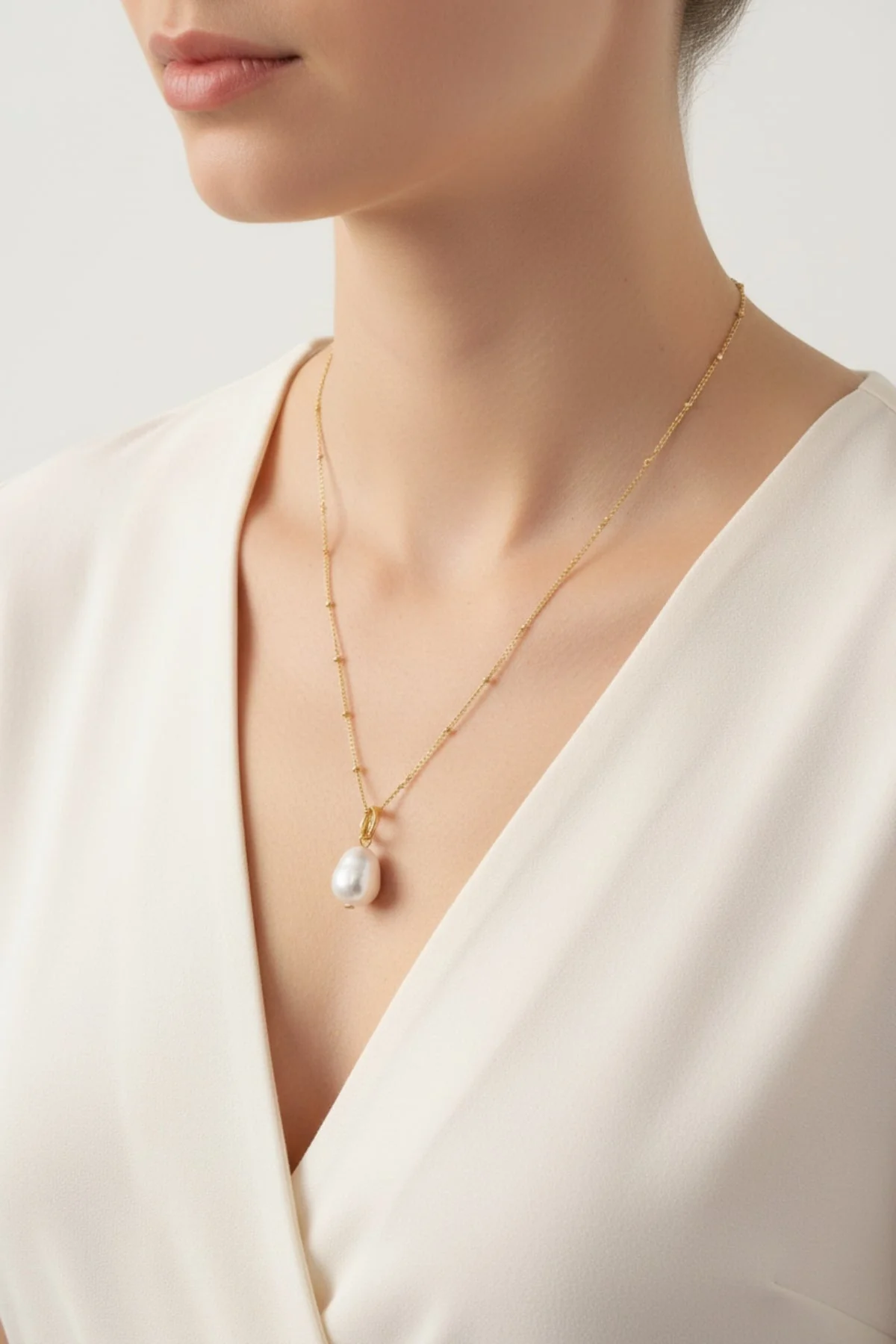 Faux Pearl Pendant Necklace