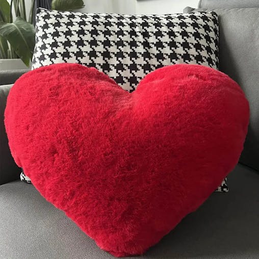 NNEOBA Heart Shaped Faux Bunny Fur Pillow (Red)