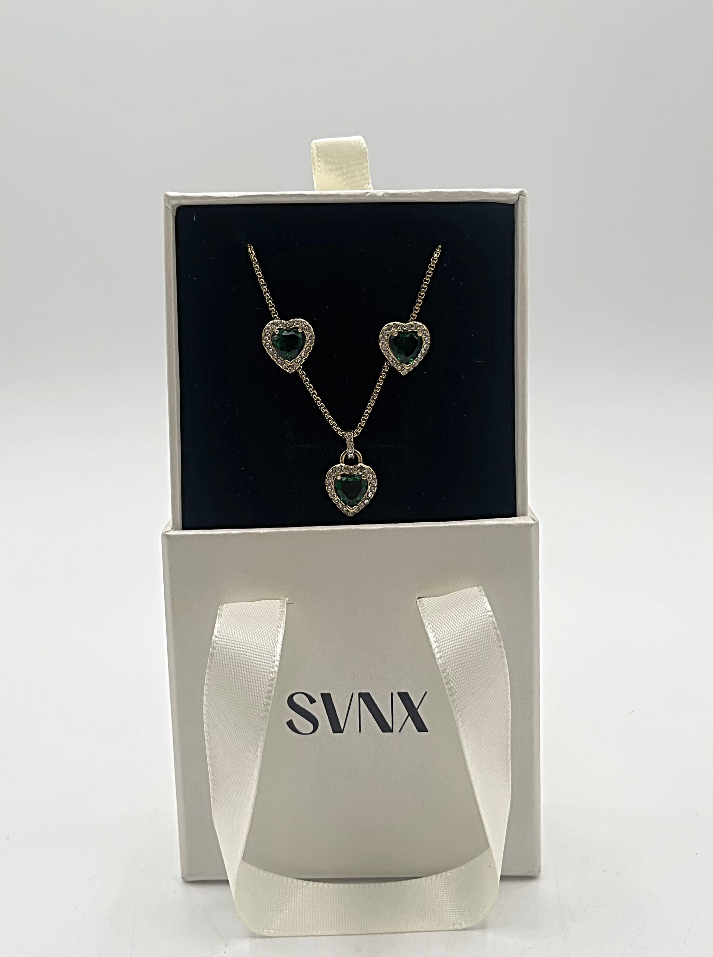 SVNX Green Diamante Heart Necklace and Earrings Set in Gold