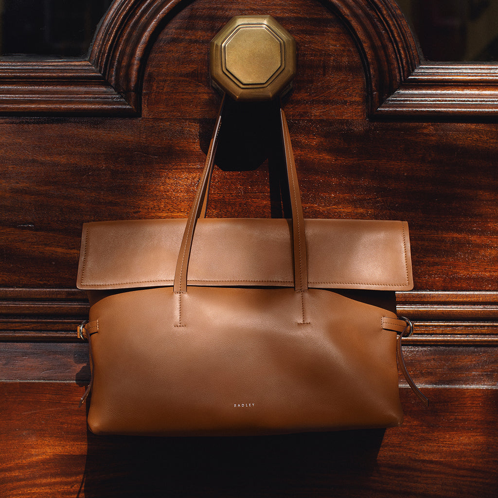Fleet Street - Medium Flapover Shoulder Bag