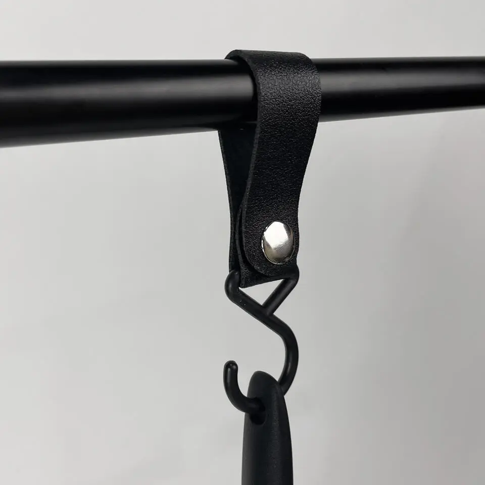 QUVIO ophanghaak met leren bandje - Zwart